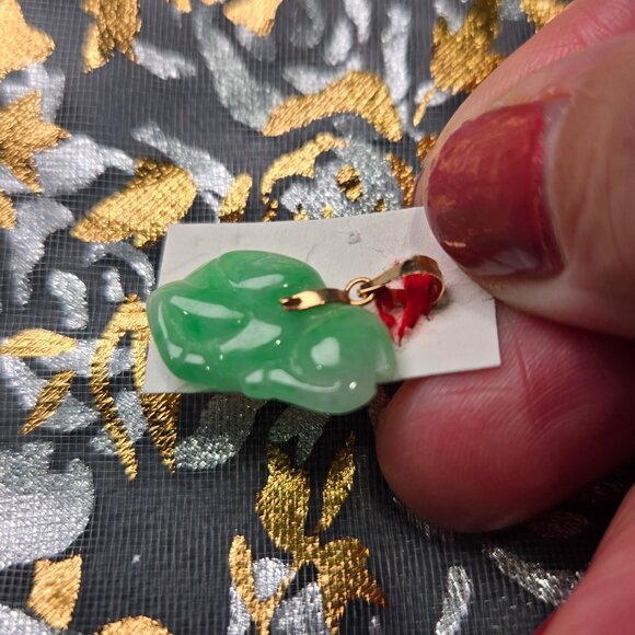 Exquisite Jade Rabbit Pendant with 18K Gold โ Perfect for Any Occasion - Picture 3 of 7